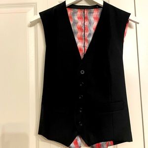 Men’s black vest
